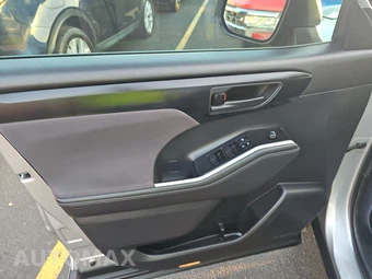2020 Toyota Highlander LE - miniatura 9