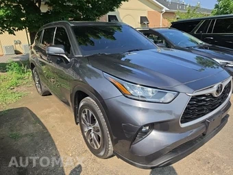 2020 Toyota Highlander XLE – miniatura 3