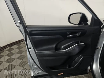 2020 Toyota Highlander XLE - miniatura 9