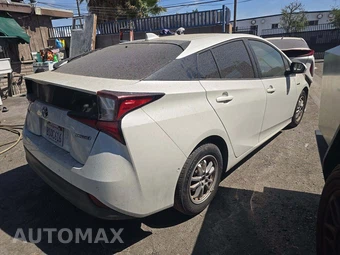 2020 Toyota Prius LE – miniatura 3