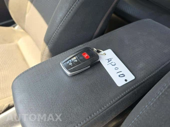 2020 Toyota Prius LE - miniatura 8