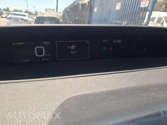 2020 Toyota Prius LE – miniatura 9