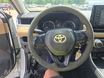 2020 Toyota RAV4 Hybrid LE – miniatura 10