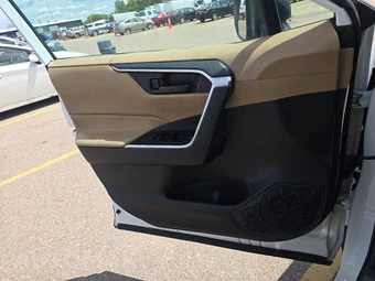 2020 Toyota RAV4 Hybrid LE – miniatura 9