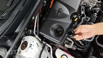 2020 Toyota RAV4 Hybrid LE - miniatura 17