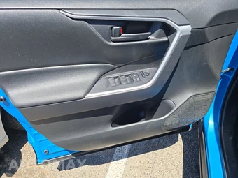 2020 Toyota RAV4 Hybrid LE – miniatura 9