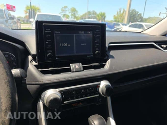 2020 Toyota RAV4 LE – miniatura 10