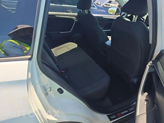 2020 Toyota RAV4 LE – miniatura 16