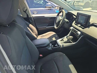 2020 Toyota RAV4 LE – miniatura 18