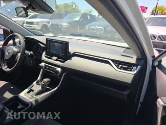 2020 Toyota RAV4 LE – miniatura 19