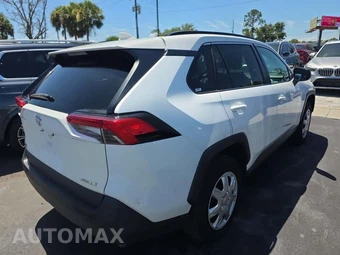2020 Toyota RAV4 LE – miniatura 3