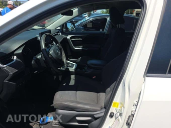 2020 Toyota RAV4 LE – miniatura 6