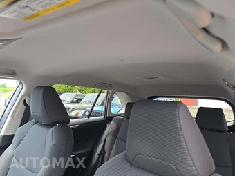 2020 Toyota RAV4 LE - miniatura 11