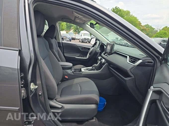 2020 Toyota RAV4 LE - miniatura 18