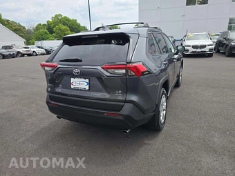 2020 Toyota RAV4 LE - miniatura 3