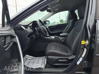 2020 Toyota RAV4 LE - miniatura 6