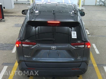 2020 Toyota RAV4 LE – miniatura 5