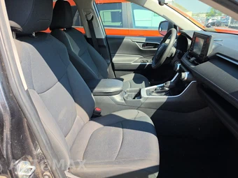 2020 Toyota RAV4 LE – miniatura 8