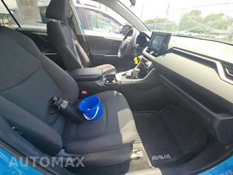 2020 Toyota RAV4 LE - miniatura 18