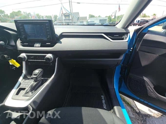 2020 Toyota RAV4 LE - miniatura 19
