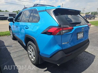 2020 Toyota RAV4 LE - miniatura 2