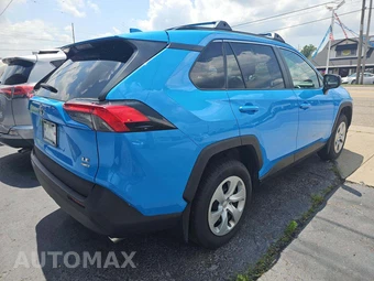 2020 Toyota RAV4 LE - miniatura 3