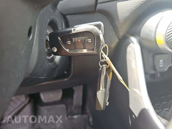 2020 Toyota RAV4 LE - miniatura 8