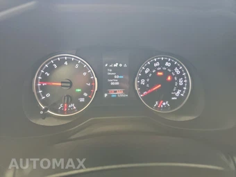 2020 Toyota RAV4 LE - miniatura 12
