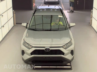 2020 Toyota RAV4 LE - miniatura 2