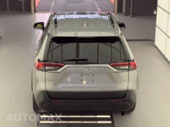 2020 Toyota RAV4 LE - miniatura 5