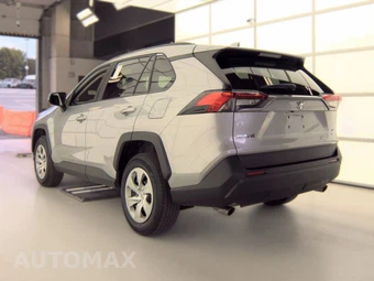 2020 Toyota RAV4 LE - miniatura 6