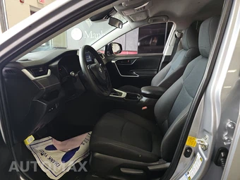 2020 Toyota RAV4 LE - miniatura 7