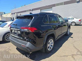 2020 Toyota RAV4 LE - miniatura 3