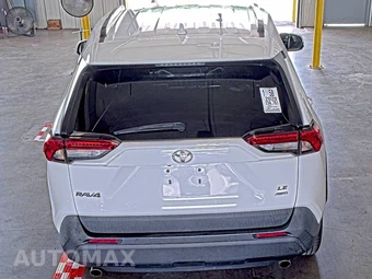 2020 Toyota RAV4 LE - miniatura 2