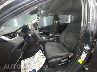 2020 Toyota RAV4 LE – miniatura 3