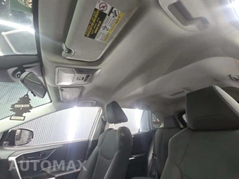 2020 Toyota RAV4 LE – miniatura 8