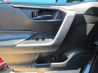 2020 Toyota RAV4 LE - miniatura 9