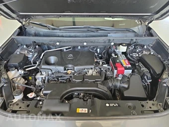 2020 Toyota RAV4 LE - miniatura 12