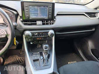 2020 Toyota RAV4 LE - miniatura 7