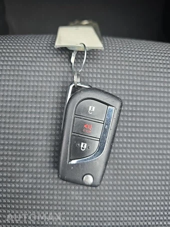 2020 Toyota RAV4 LE - miniatura 21