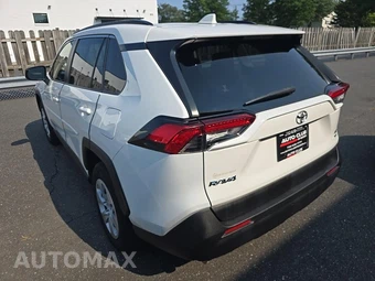 2020 Toyota RAV4 LE - miniatura 6