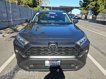 2020 Toyota RAV4 XLE – miniatura 2