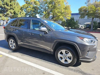 2020 Toyota RAV4 XLE – miniatura 3