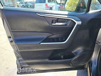 2020 Toyota RAV4 XLE – miniatura 9