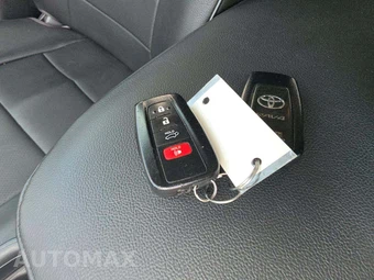 2020 Toyota RAV4 XLE - miniatura 8