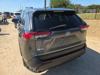 2020 Toyota RAV4 XLE – miniatura 6