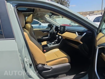 2020 Toyota RAV4 XLE Premium – miniatura 8