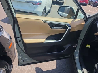 2020 Toyota RAV4 XLE Premium – miniatura 9