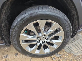 2020 Toyota RAV4 XLE Premium – miniatura 9