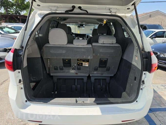 2020 Toyota Sienna L 7-Passenger 119.3" WB - miniatura 12